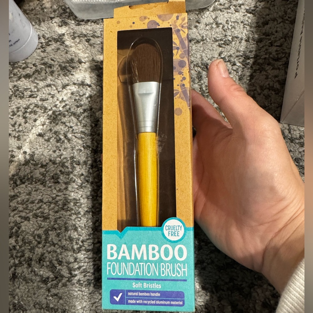 NIB NEW! B4Y NATURAL Bamboo Foundation Brush Cruelty Free Soft